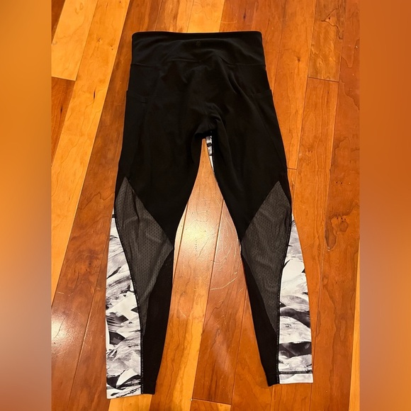 ATHLETA Size Medium Workout Leggings Active Stretchy Running Sports Lounge - Picture 4 of 4